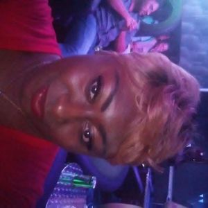 Meet your Posher, Lyons whiteside